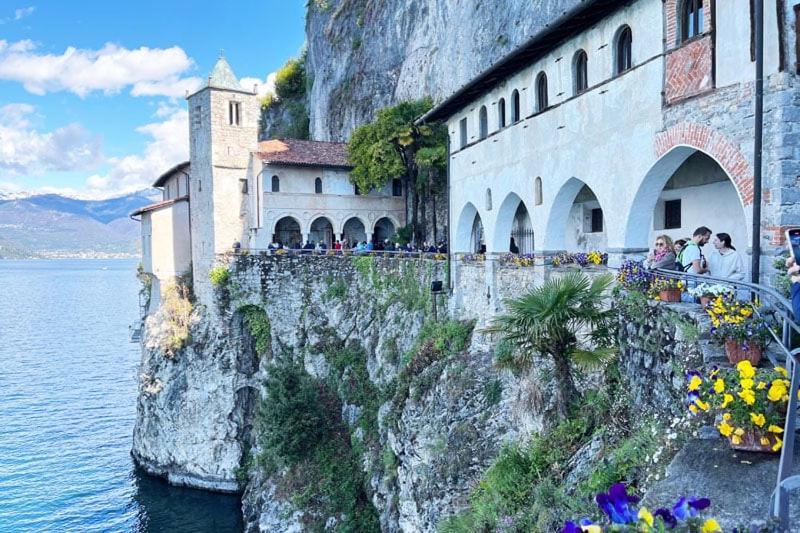 Lily Lake Maggiore Laveno-Mombello Exterior photo