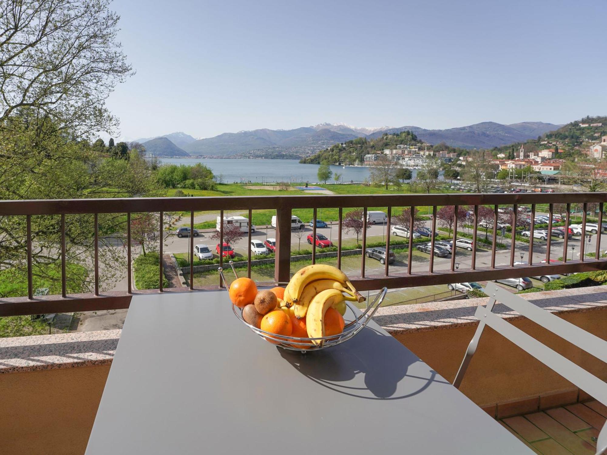 Lily Lake Maggiore Laveno-Mombello Exterior photo